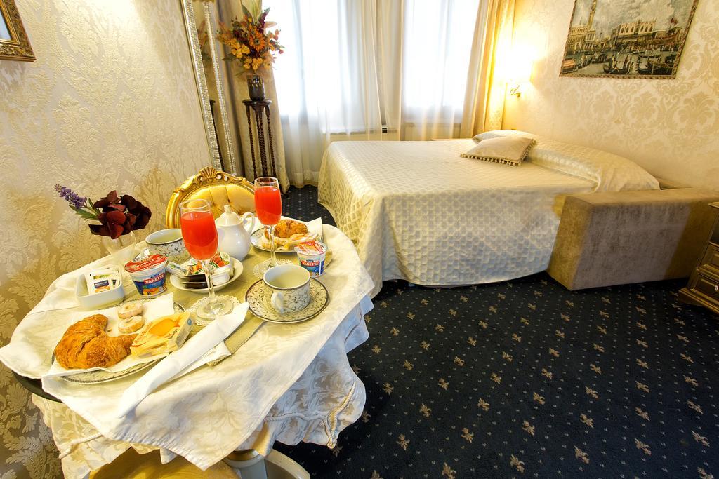 Ca' Della Loggia Bed & Breakfast เวนิส ภายนอก รูปภาพ